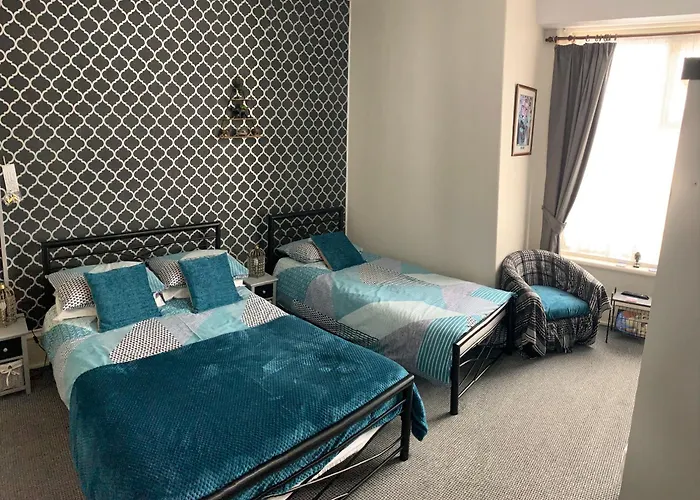 Hornby Villa- 4Star B&B-Couples & Families Only