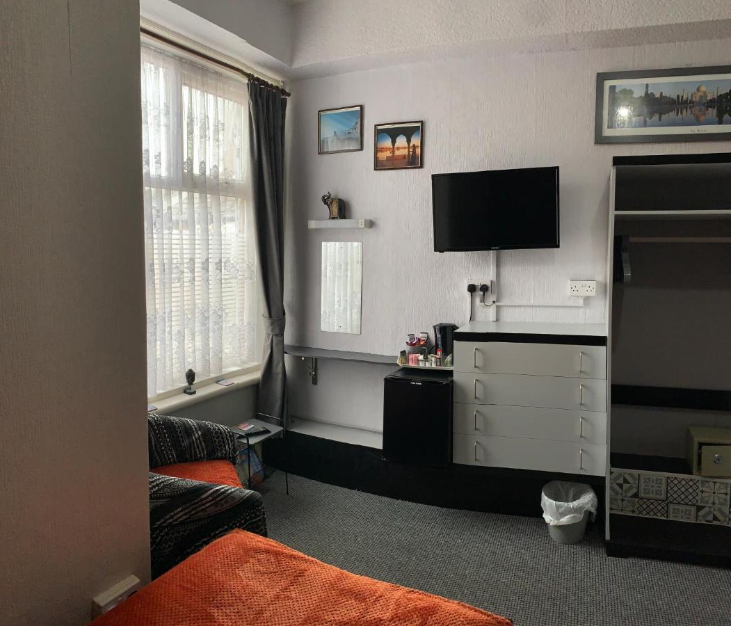 Hornby Villa- 4star B&b-couples & Families Only Guest house