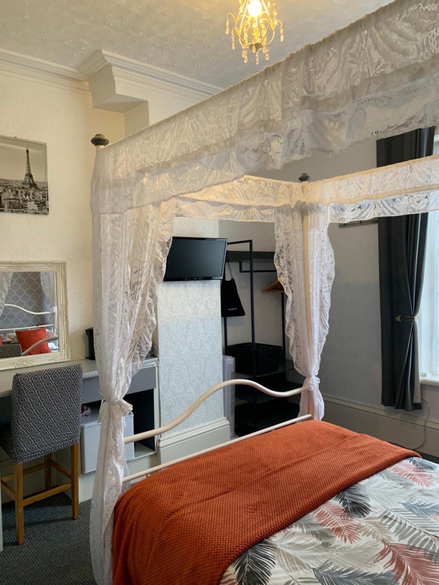 Guest house Hornby Villa- 4star B&b-couples & Families Only