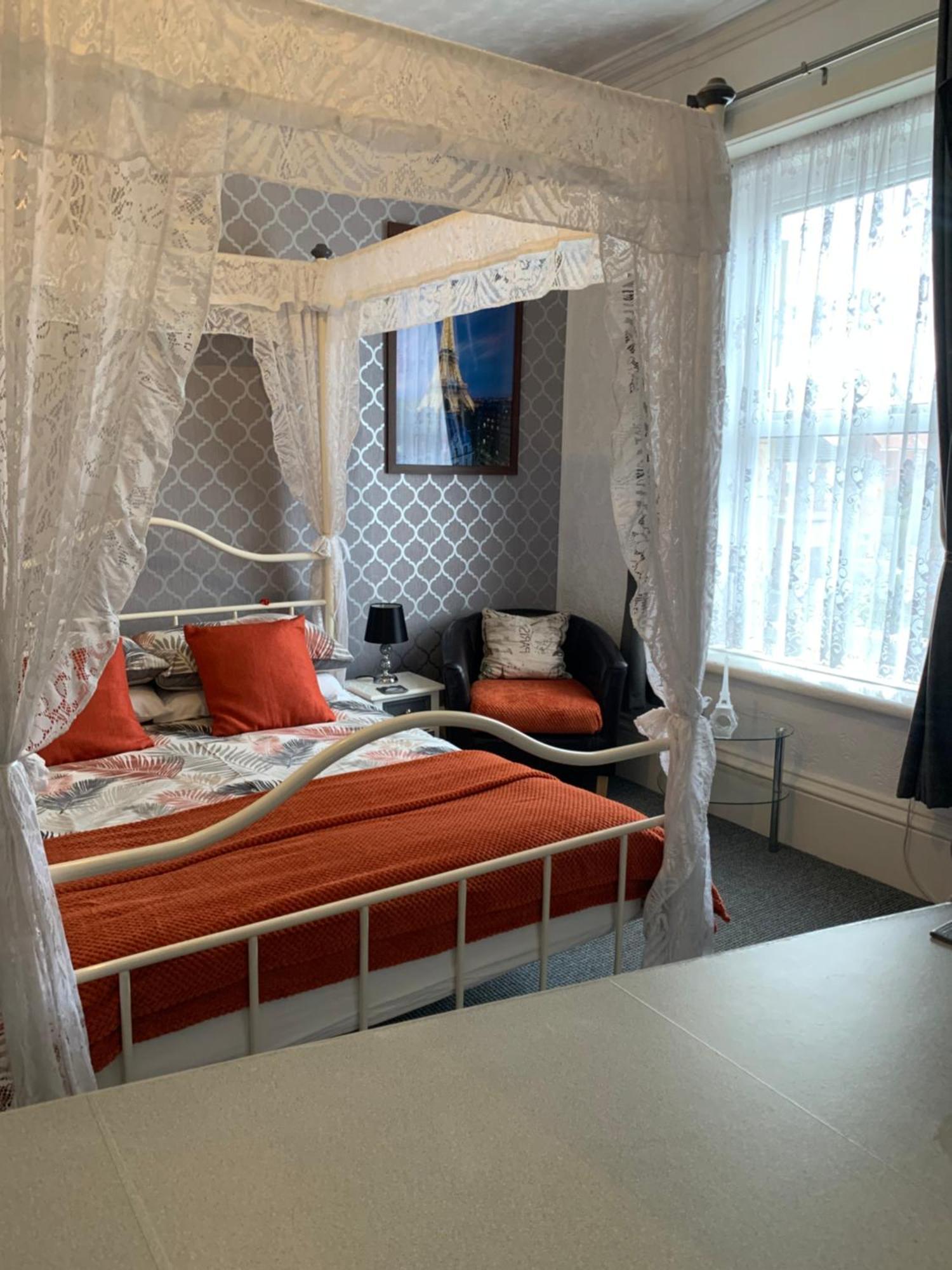 Guest house Hornby Villa- 4star B&b-couples & Families Only 4*